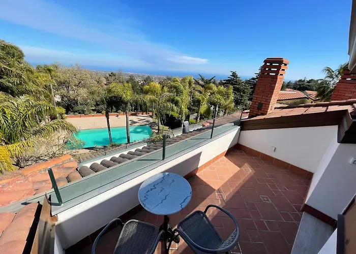 Couette-café Boutique Etna D'a'mare 4*